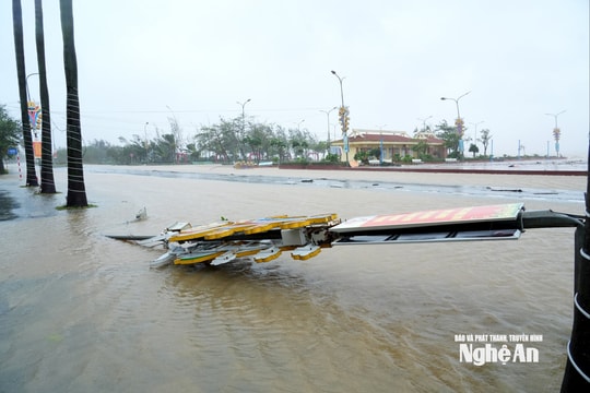 Nhiều trường đại học cho sinh viên nghỉ hoặc học trực tuyến phòng chống bão số 10