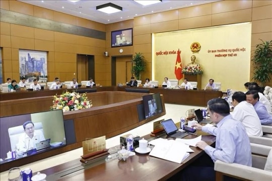 Top legislator urges greater transparency in public employee recruitment