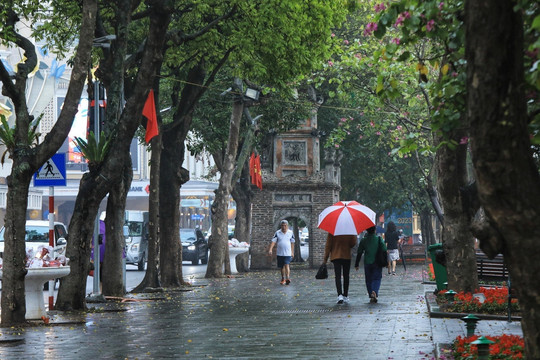 Dự báo thời tiết ngày 31/7: Mưa giảm, nhiều nơi vẫn có nguy cơ dông mạnh