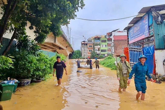 Chuyên gia khuyến cáo người dân không chủ quan với bệnh truyền nhiễm sau lũ