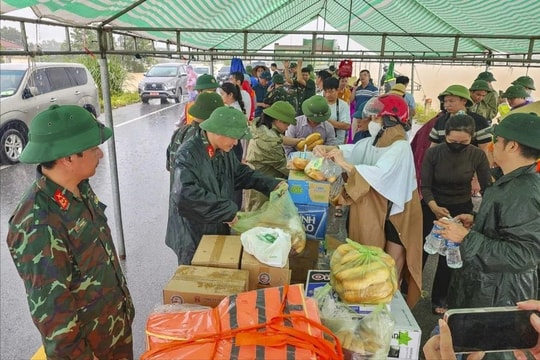 Khẩn cấp tiếp tế nhu yếu phẩm cho "rốn lũ" Nông Cống