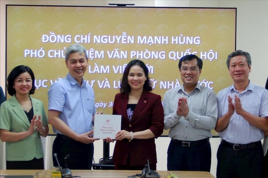 Văn phòng Quốc hội làm việc với Cục Văn thư và lưu trữ nhà nước về tiếp nhận phần mềm lưu trữ điện tử