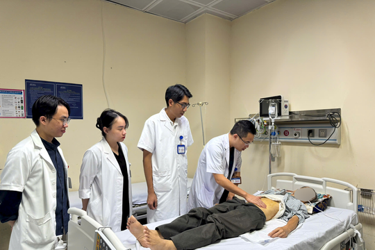 Bác sĩ Bệnh viện E  vừa nỗ lực ứng phó với ngập lụt, vừa cấp cứu gần 50 trường hợp do tai nạn