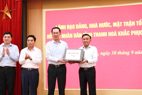 Thường trực Ban Bí thư Trần Cẩm Tú thăm, động viên, hỗ trợ nhân dân tỉnh Thanh Hóa bị thiệt hại do cơn bão số 10