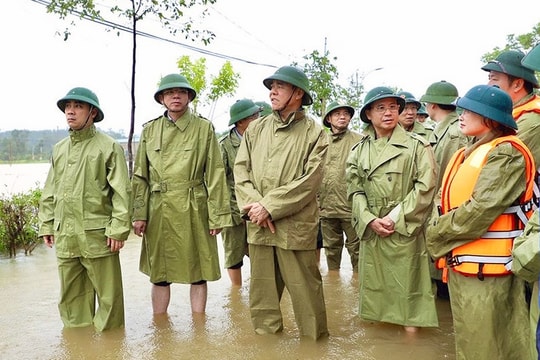 Hà Tĩnh khẩn trương khắc phục hậu quả bão lũ, ổn định đời sống nhân dân