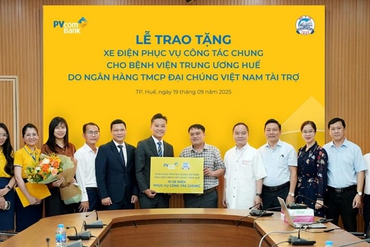 PVcomBank donates 10 electric vehicles to support Hue Central Hospital operations