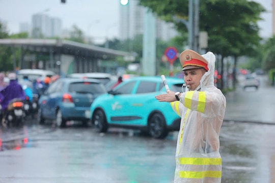 CSGT Hà Nội chủ động ứng phó, bảo đảm giao thông trong mưa bão