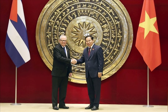 Phó Chủ nhiệm Thường trực Văn phòng Quốc hội Lê Quang Mạnh làm việc với Tổng Thư ký Quốc hội Chính quyền nhân dân, Tổng Thư ký Hội đồng Nhà nước Cuba