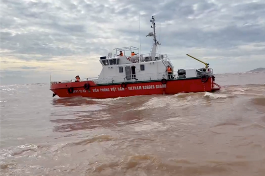 Quảng Trị: Phát hiện thêm 1 nạn nhân, tiếp tục tìm kiếm 6 thuyền viên mất tích còn lại