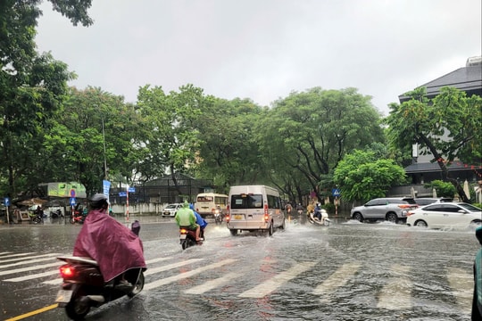 Hà Nội cảnh báo mưa lớn và nguy cơ ngập úng tại khu vực nội thành
