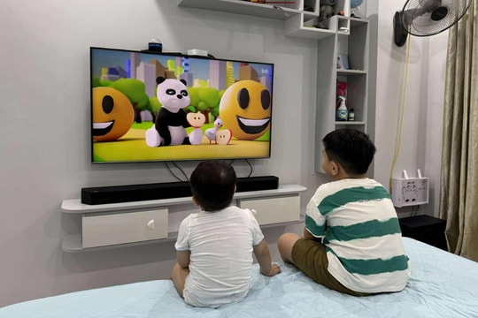 Hà Nội sau mưa ngập: Phụ huynh chật vật xoay xở xin nghỉ làm để trông con