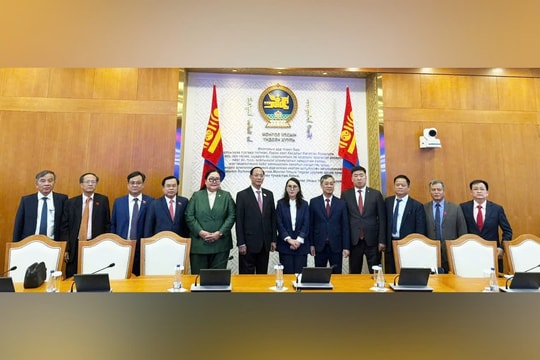 Phó Chủ tịch Quốc hội, Thượng tướng Trần Quang Phương hội kiến Chủ tịch Quốc hội Mông Cổ