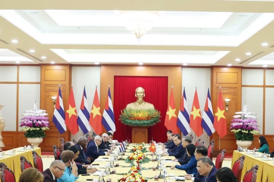 Party leader hosts top Cuban legislator