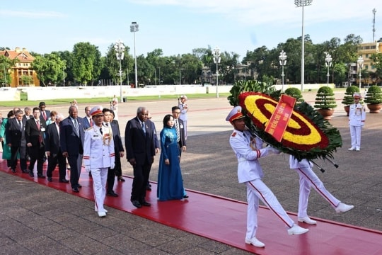 Top Cuban legislator pays tribute to President Ho Chi Minh