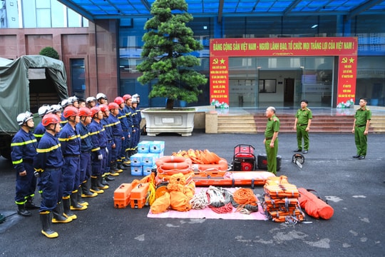 Lực lượng Cảnh sát phòng cháy, chữa cháy và cứu nạn, cứu hộ lên đường thực hiện nhiệm vụ cứu nạn, cứu hộ tại tỉnh Tuyên Quang