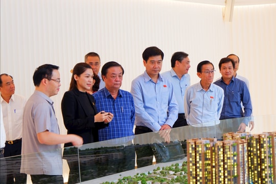 Phó Chủ tịch Quốc hội Lê Minh Hoan khảo sát các dự án xây dựng tại TP. Hồ Chí Minh