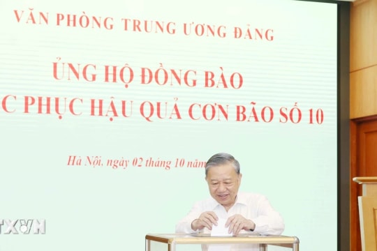 Văn phòng Trung ương Đảng ủng hộ đồng bào khắc phục hậu quả bão số 10