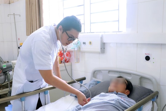 Hai bệnh nhân liên tiếp sốc phản vệ vì tự mua thuốc uống