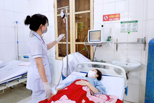 Bệnh nhân nguy kịch được cứu sống nhờ 3 cán bộ y tế hiến máu