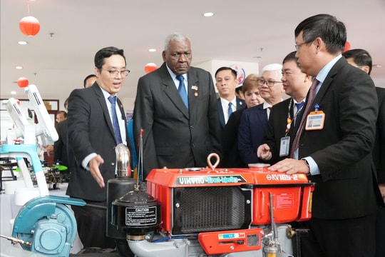 Chủ tịch Quốc hội Cuba thăm, làm việc tại Trường Đại học Sư phạm Kỹ thuật TP. Hồ Chí Minh