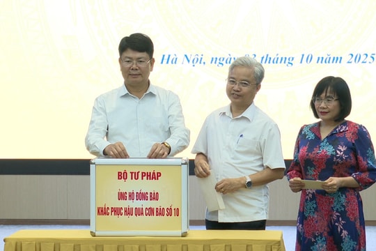 Bộ Tư pháp  ủng hộ đồng bào khắc phục hậu quả cơn bão số 10