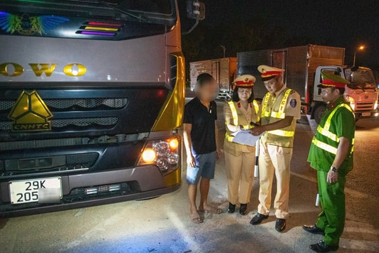 Nữ Đội phó CSGT chỉ huy bắt xe quá tải trong đêm