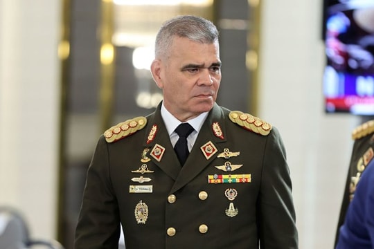 Venezuela cáo buộc Mỹ đưa máy bay chiến đấu áp sát bờ biển nước này