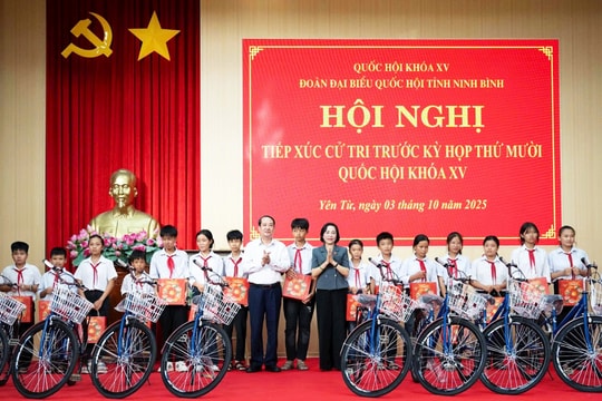 Phó Chủ tịch Quốc hội Nguyễn Thị Thanh tiếp xúc cử tri tại Ninh Bình