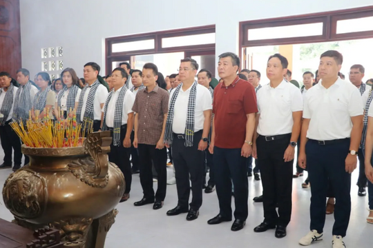 Đảng bộ Vietcombank về nguồn và trao an sinh xã hội tại Tây Ninh