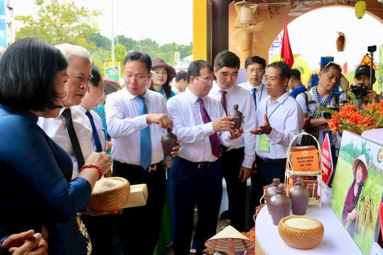 Lễ hội mùa thu Côn Sơn - Kiếp Bạc năm 2025: Gắn kết văn hóa với phát triển du lịch, thương mại