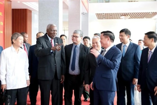 Top Cuban legislator visits Hung Yen province