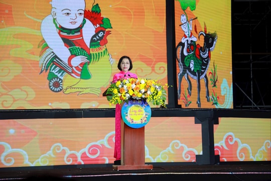 Phó Chủ tịch Quốc hội Nguyễn Thị Thanh dự chương trình "Đêm hội trăng rằm" tại Thái Nguyên