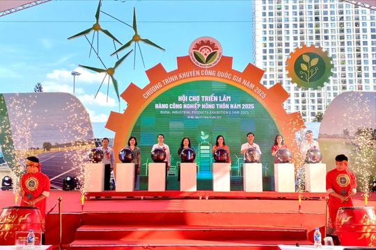 Khai mạc Hội chợ triển lãm hàng công nghiệp nông thôn năm 2025