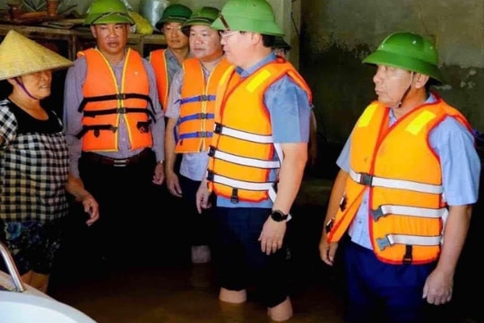 Sớm ổn định đời sống Nhân dân sau mưa bão