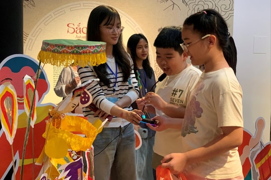 Giới trẻ hào hứng hỏi - đáp cùng ông Tiến sĩ giấy AI