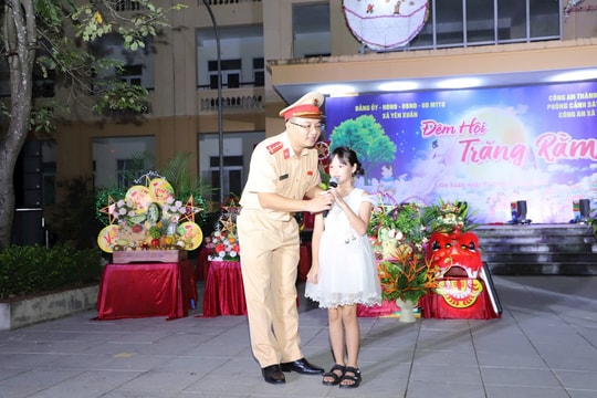 Lan tỏa thông điệp an toàn giao thông tại “Đêm hội trăng rằm” xã Yên Xuân