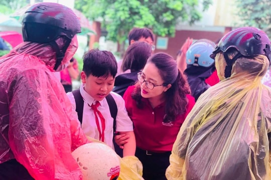 Học sinh Hà Nội ở nhà học trực tuyến từ ngày 6/10 để phòng, chống bão số 11