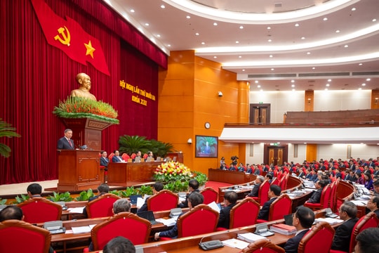 Thông cáo báo chí về ngày làm việc thứ nhất Hội nghị Trung ương 13