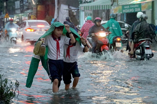 Hà Nội: Hiệu trưởng được quyết định học trực tuyến hay trực tiếp theo diễn biến thời tiết ngày 7/10