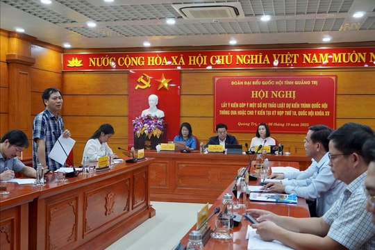 Đoàn ĐBQH tỉnh Quảng Trị lấy ý kiến góp ý các dự thảo luật lĩnh vực giáo dục và kinh tế