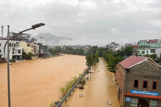 Cách làm sạch nguồn nước cho người dân vùng ngập lụt