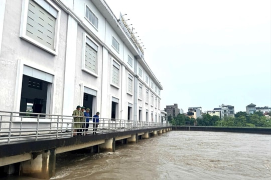 Hà Nội: Vận hành 87 trạm với 295 máy bơm tiêu úng khu dân cư