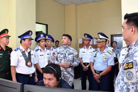 Vietnam, Philippines maritime law enforcement forces enhance ties