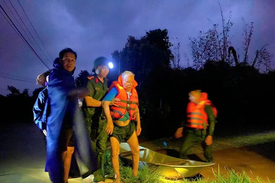 Công an Bắc Ninh kịp thời giải cứu gia đình 5 người bị lũ dữ cô lập