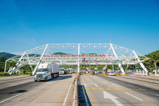 Miễn phí đường bộ cho tất cả các đoàn xe cứu trợ qua các trạm thu phí do Đèo Cả quản lý vận hành