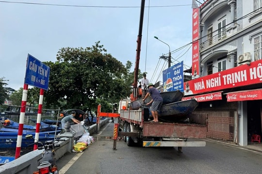 Xã Hương Sơn (Hà Nội) huy động đò, thuyền hỗ trợ vùng lũ miền Bắc