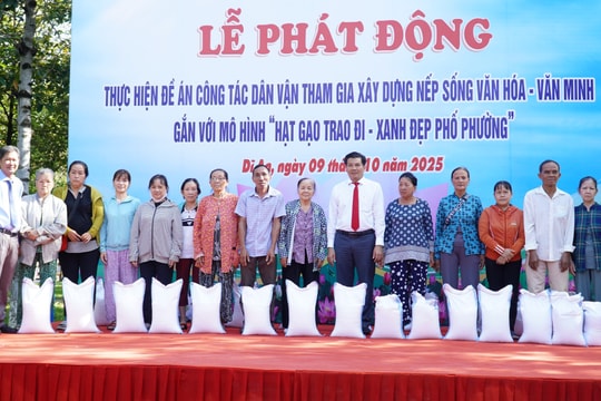 TP. Hồ Chí Minh: Phường Dĩ An thực hiện mô hình "Hạt gạo trao tay - xanh đẹp phố phường"