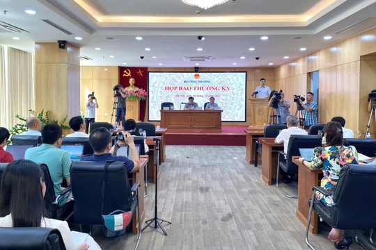 Xuất nhập khẩu 2025 có thể lập kỷ lục 900 tỷ USD