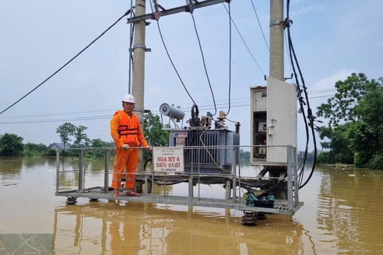Thái Nguyên: Công ty Điện lực nỗ lực khắc phục thiệt hại do hoàn lưu bão số 11 gây ra