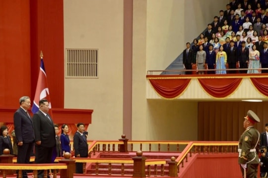 DPRK leader hosts welcome ceremony for Vietnamese Party General Secretary